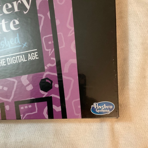 NEW SEALED Hasbro Mystery Date CATFISHED Board Game for Adults, DATING GAME - Picture 3 of 9